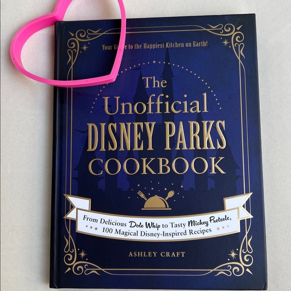 The Unofficial Disney Parks Cookbook - Picture 8 of 8